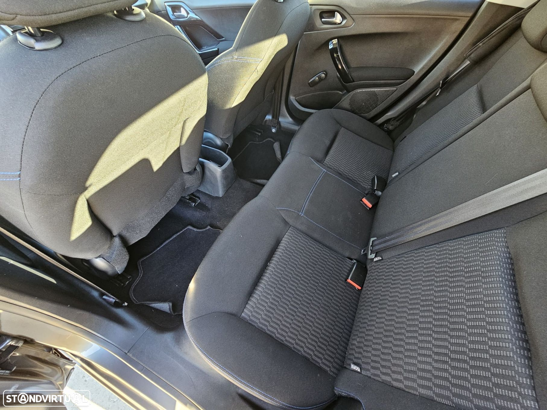 Peugeot 208 1.2 PureTech Signature - 21