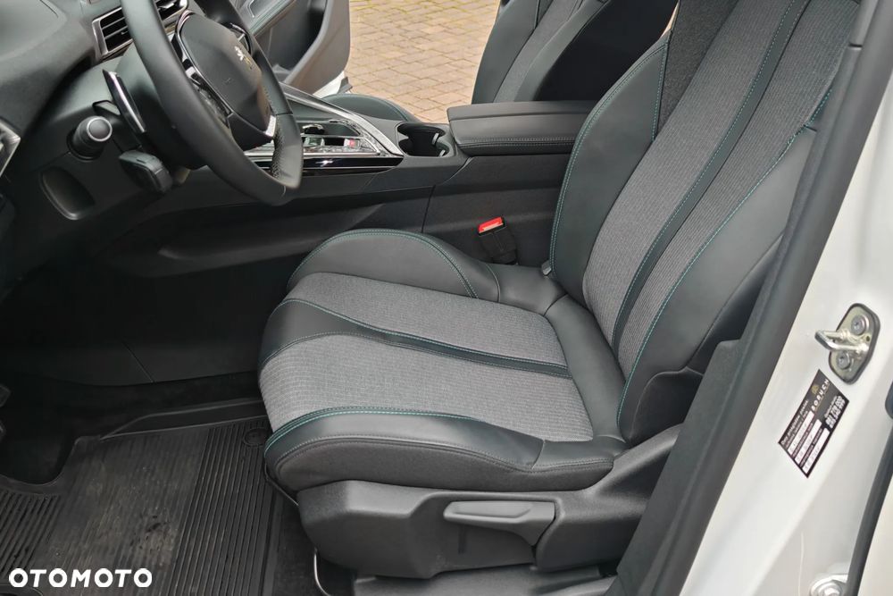 Peugeot 3008 1.2 PureTech mHEV Allure Pack S&S e-DCS6 - 18