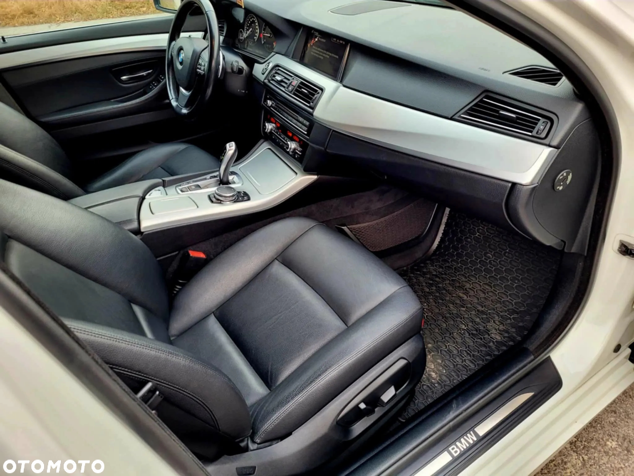 BMW Seria 5 520d xDrive - 11