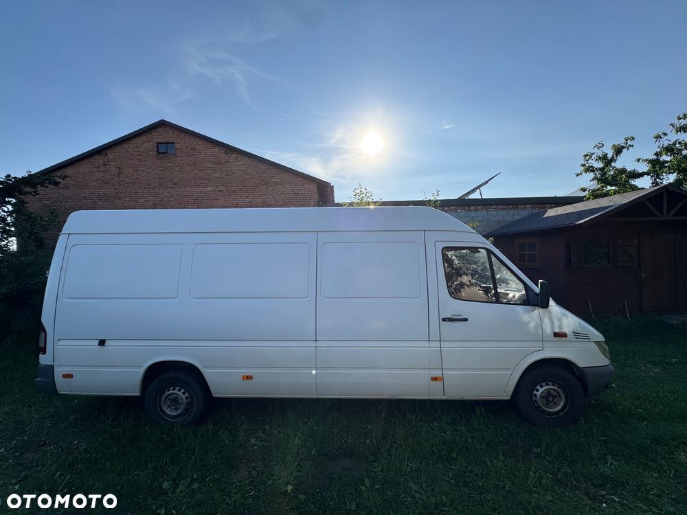 Mercedes-Benz Sprinter - 2