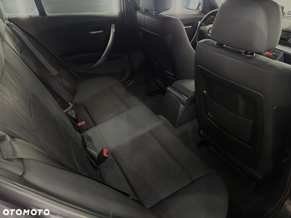 BMW Seria 1 120i - 14