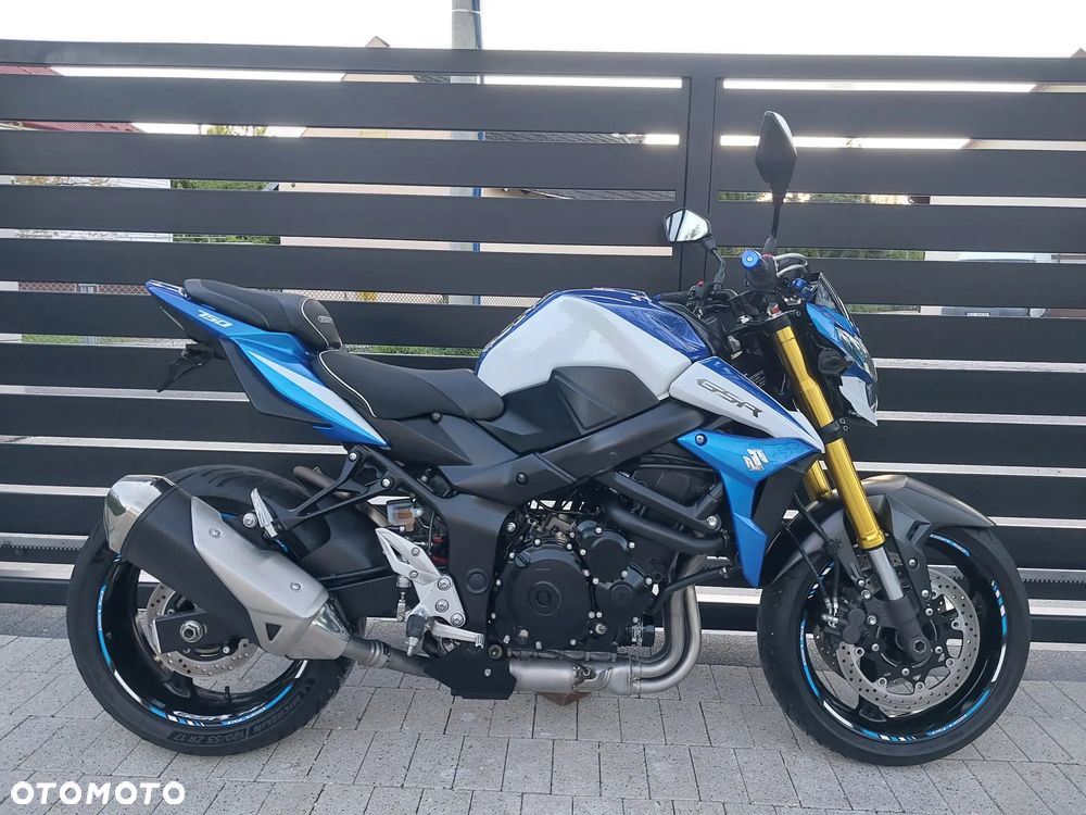 Suzuki GSR - 2