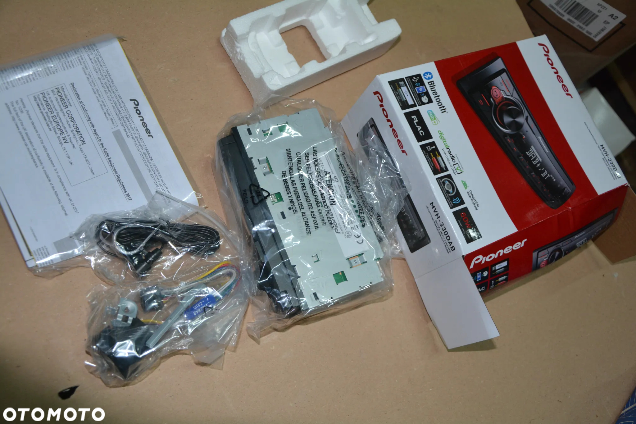 Pioneer MVH-330DAB - 4