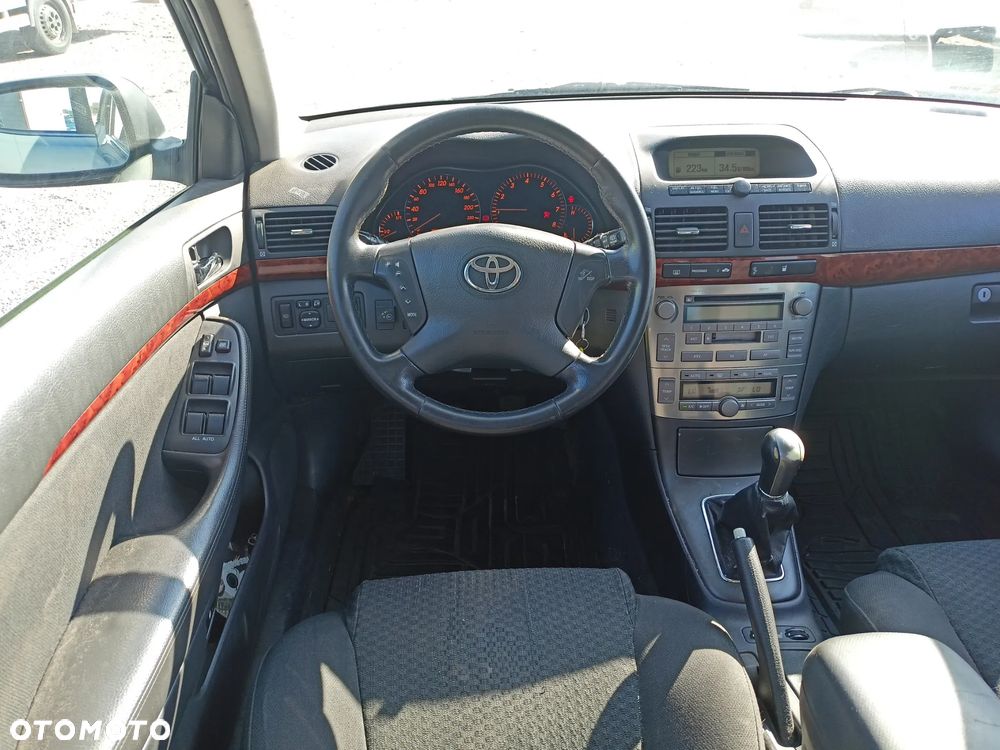 Toyota Avensis - 11
