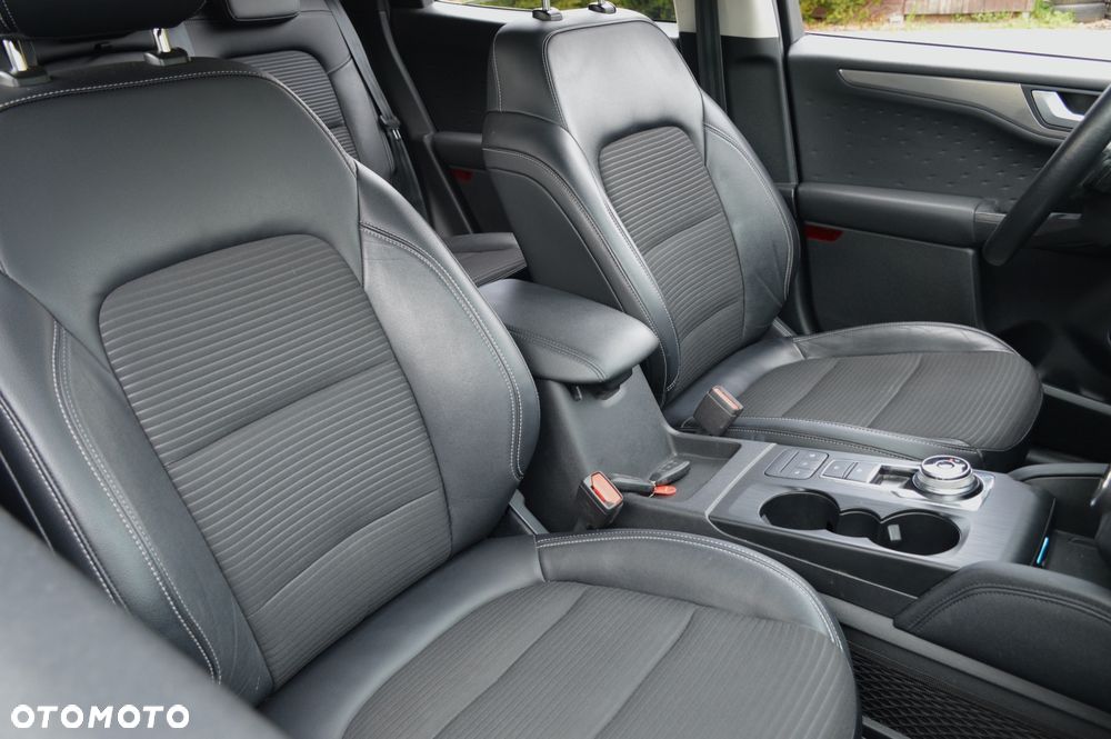 Ford Kuga 2.0 EcoBlue 4x4 TITANIUM - 32