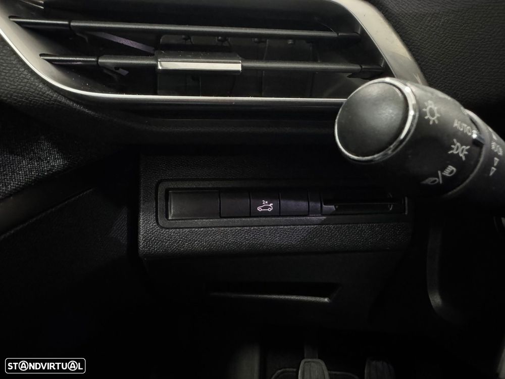 Peugeot 3008 1.2 PureTech Allure EAT8 - 37