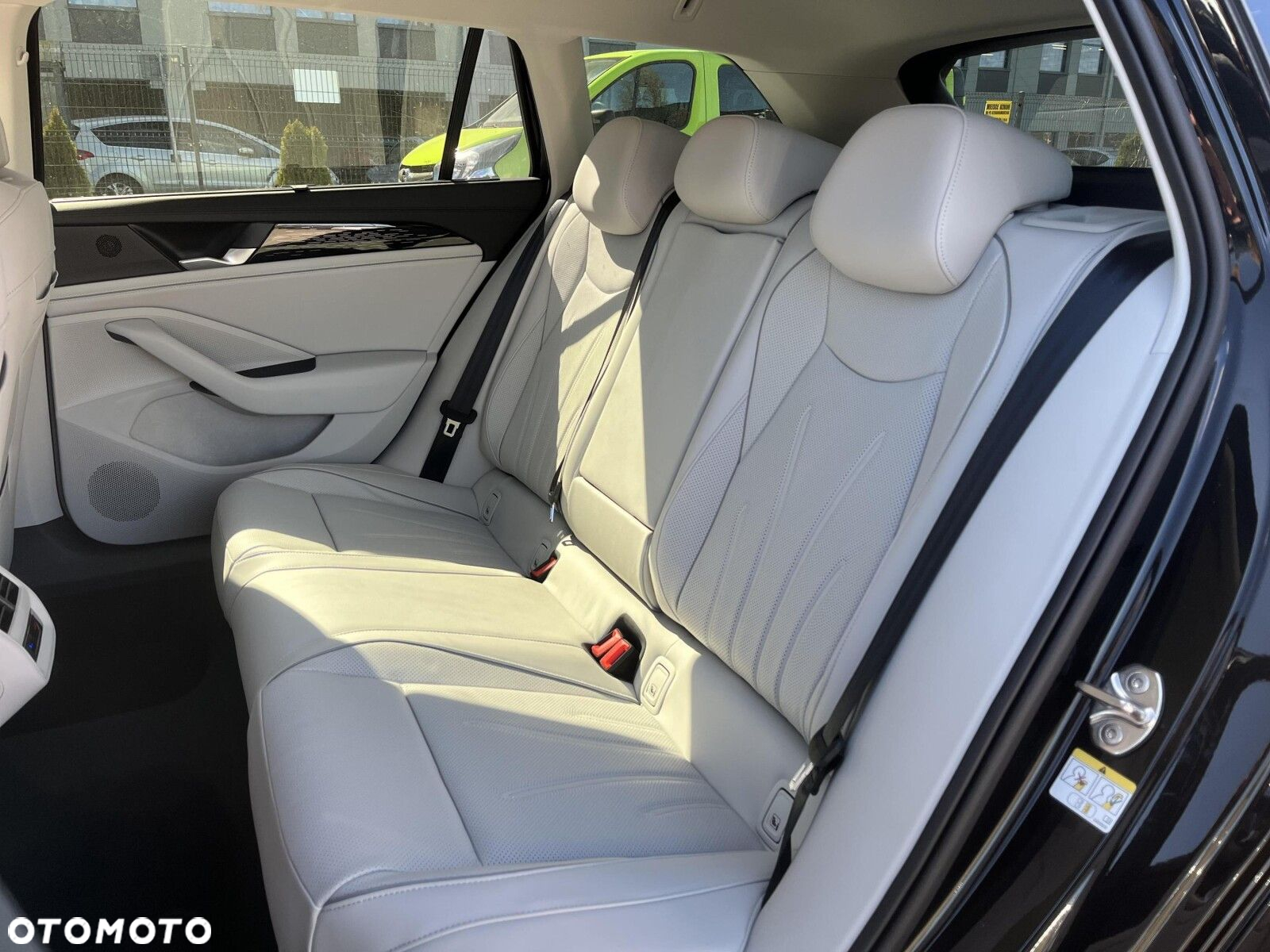 Volkswagen Passat 2.0 TDI SCR Elegance DSG - 10