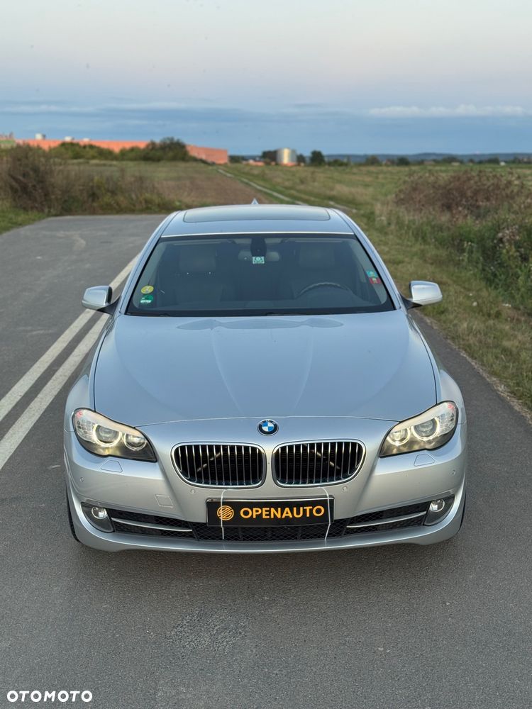 BMW Seria 5 523i Touring - 3