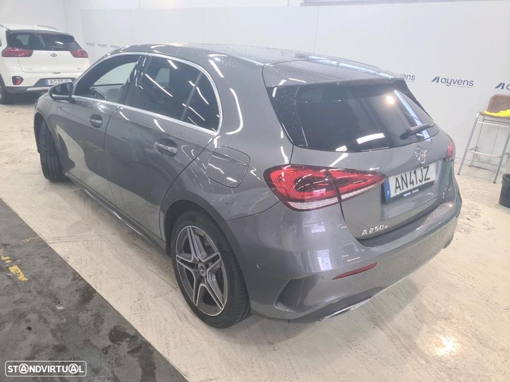 Mercedes-Benz A 250 e AMG Line - 2