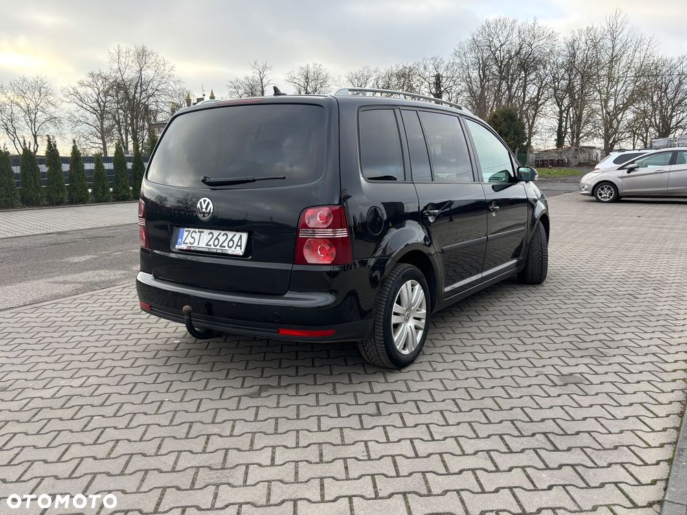 Volkswagen Touran 2.0 TDI DSG Highline - 36