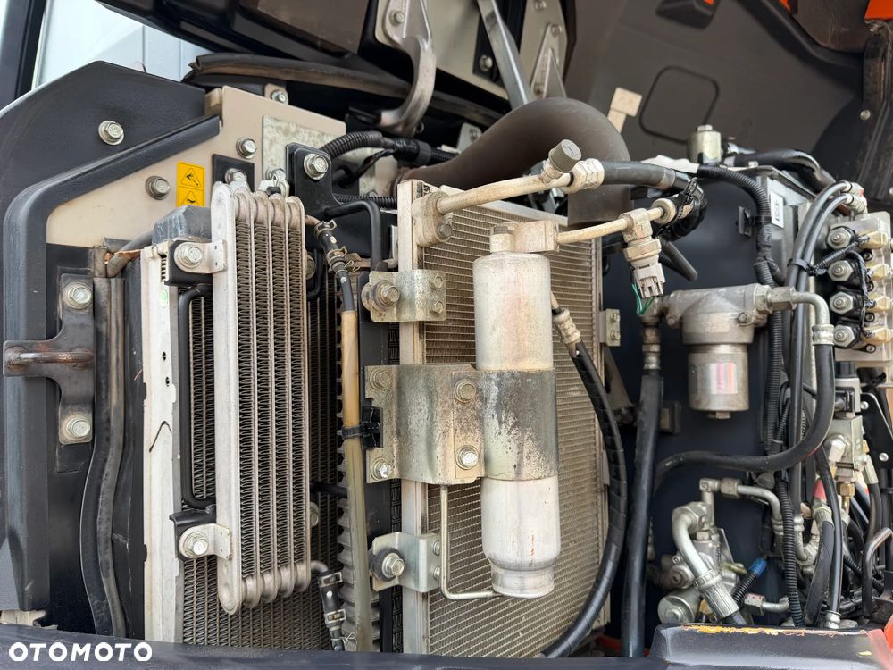 Kubota U55-4. koparka 5,5 tony. 2016 rok. 2300 mtg! KLIMATYZACJA. Długie ramie plus! 3sekcje Hydrauliczne. zamki na tłokach. Koparka Jak nówka sztuka. Zadbana zero zużycia. Z gospodarstwa Norweskiego. Zmiana łyżek Hydrauliczna. LENHOFF. Ani deka luzów wycieków. Szybka wolna jazda. Gąski perfekt stan. OKAZJA TANIO. Aktualna Dekra. Po serwisach eksploatacyjnych. Mocny silnik Kubota 4 cylindry! Zamki na tłokach. Wielka Okazja - 11