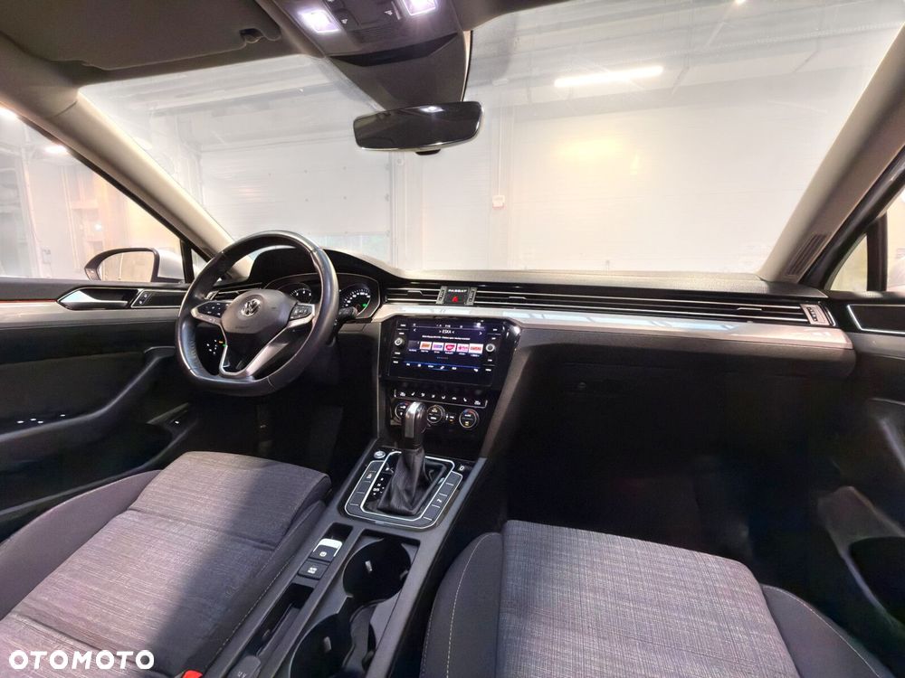 Volkswagen Passat - 30