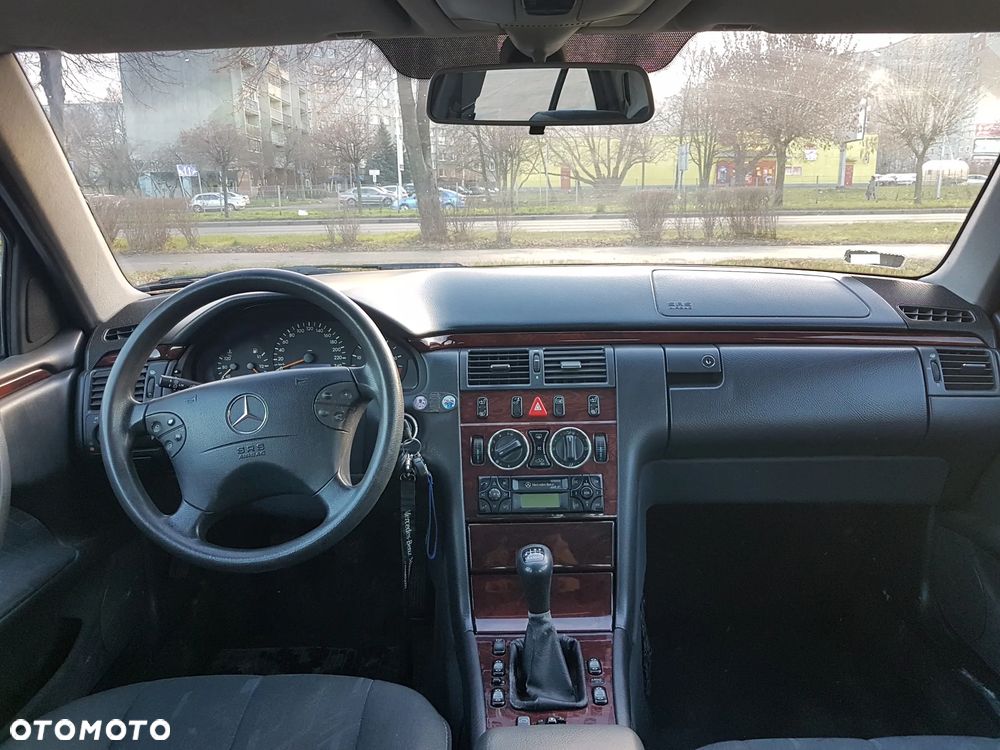Mercedes-Benz Klasa E 200 CDI Classic - 8
