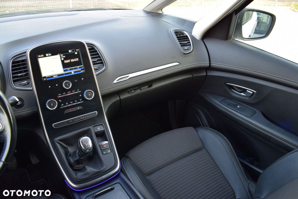 Renault Grand Scenic - 17