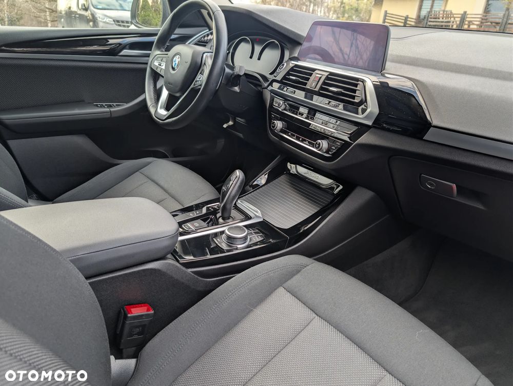 BMW X3 xDrive20i Advantage sport - 9