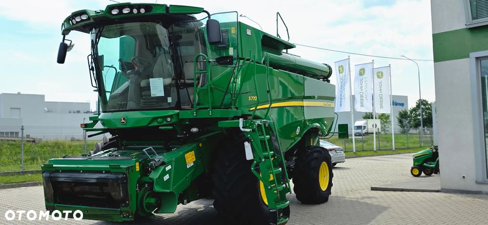John Deere S770 - 29
