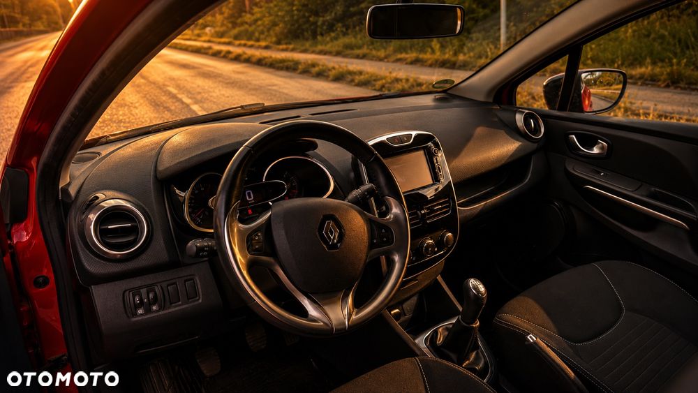 Renault Clio 1.2 16V 75 LIMITED - 8