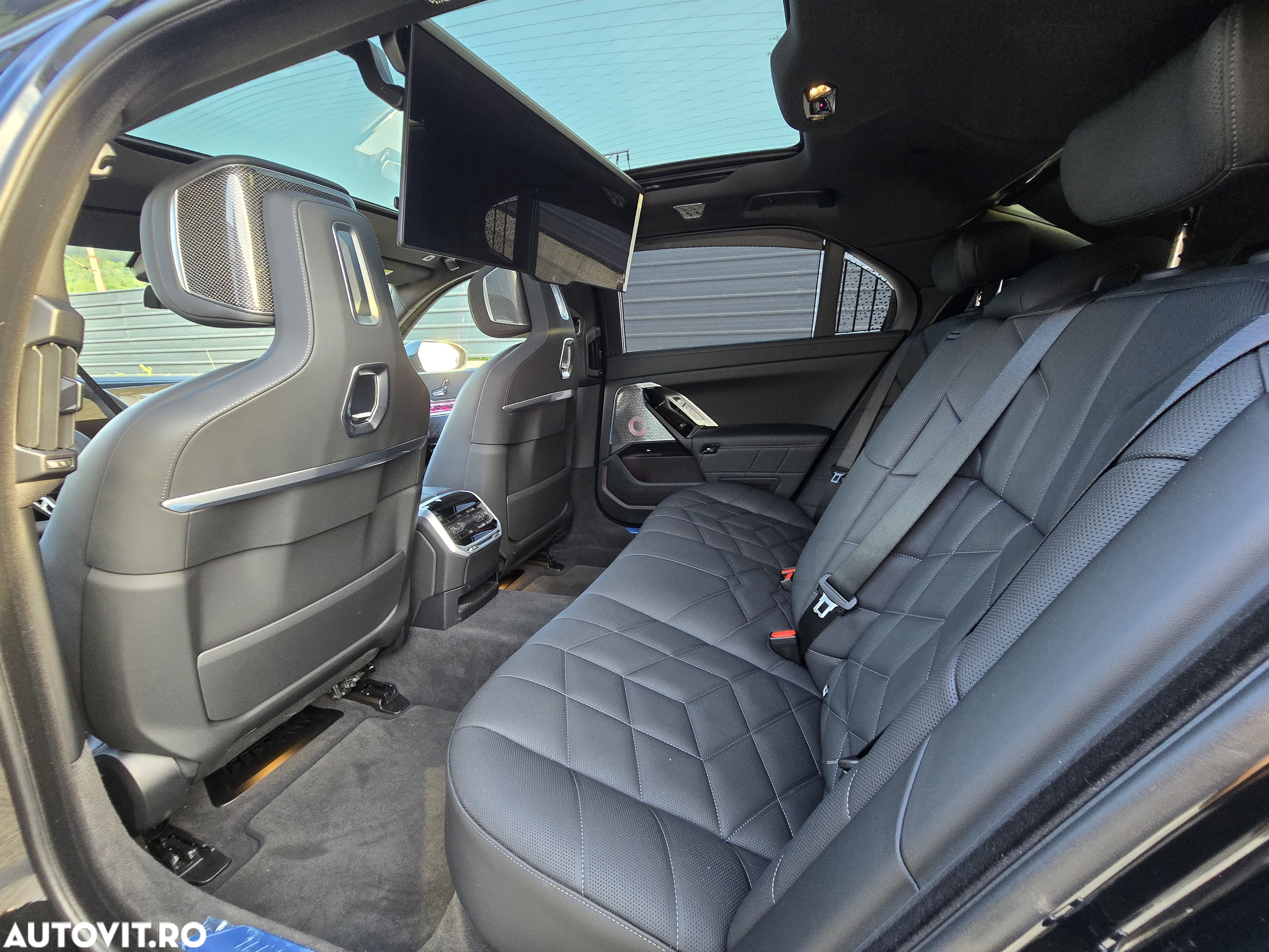 BMW Seria 7 740d xDrive MHEV - 11