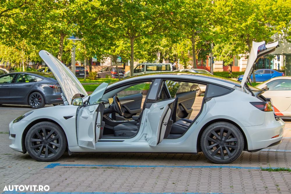 TESLA Model 3 2023 — imagine 5