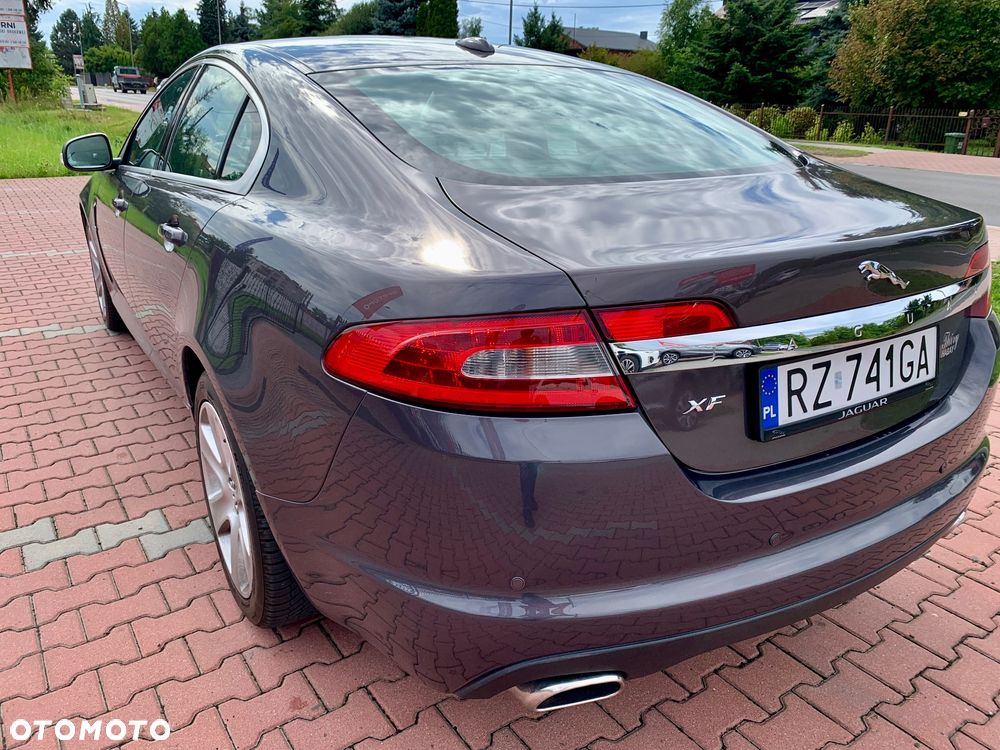 Jaguar XF 2.7 V6 Premium Luxury - 15