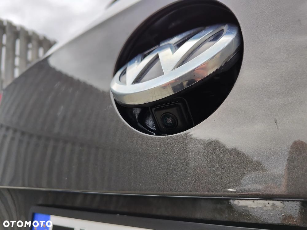 Volkswagen Passat - 11