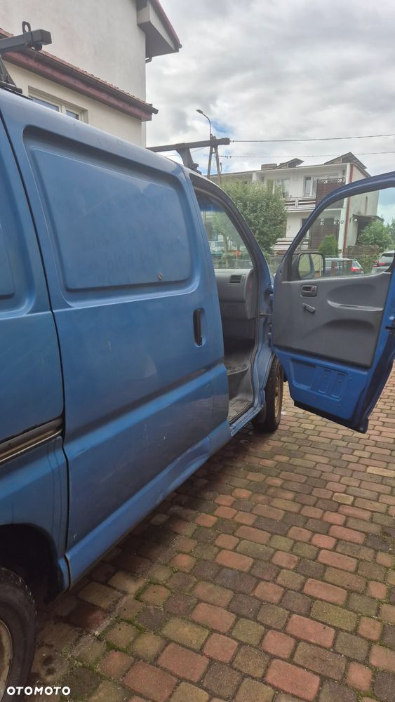 Toyota HIACE - 14