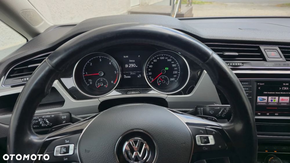 Volkswagen Touran 1.6 TDI SCR BlueMotion Technology DSG Comfortline - 20