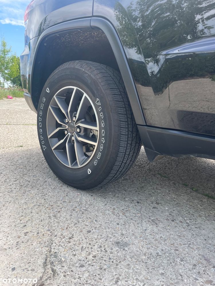 Jeep Grand Cherokee - 16