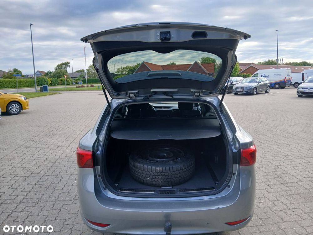 Toyota Avensis Touring Sports 1.8 Executive - 6