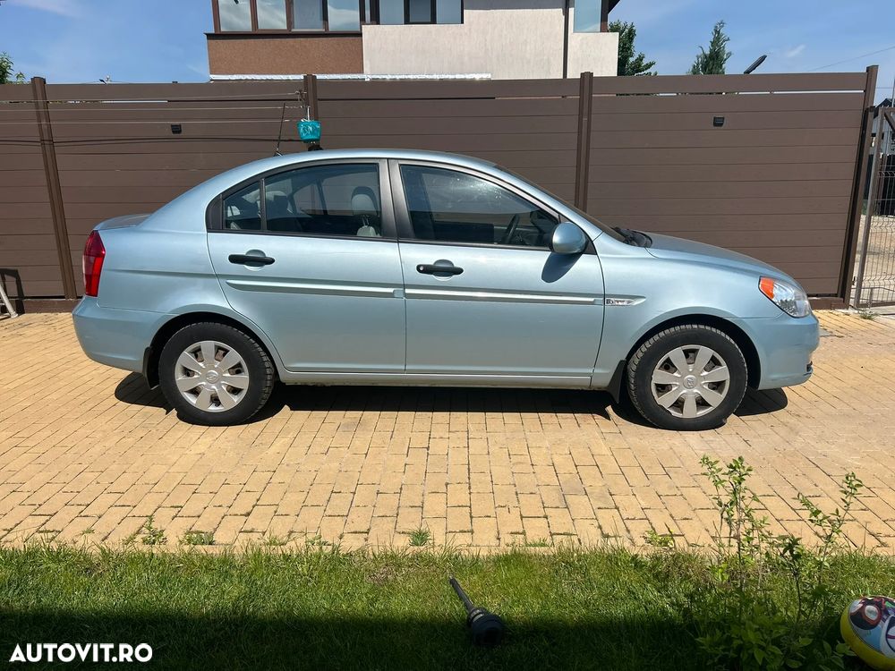 Hyundai Accent MC 1.5 CRDI 4DR GL COMFORT - 2
