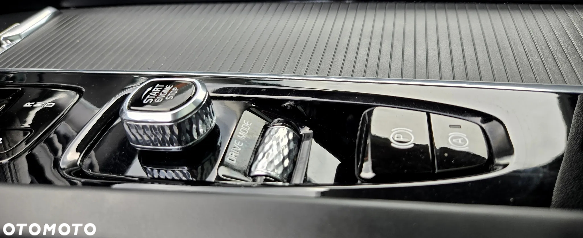 Volvo XC 60 B4 D Plus Dark - 27