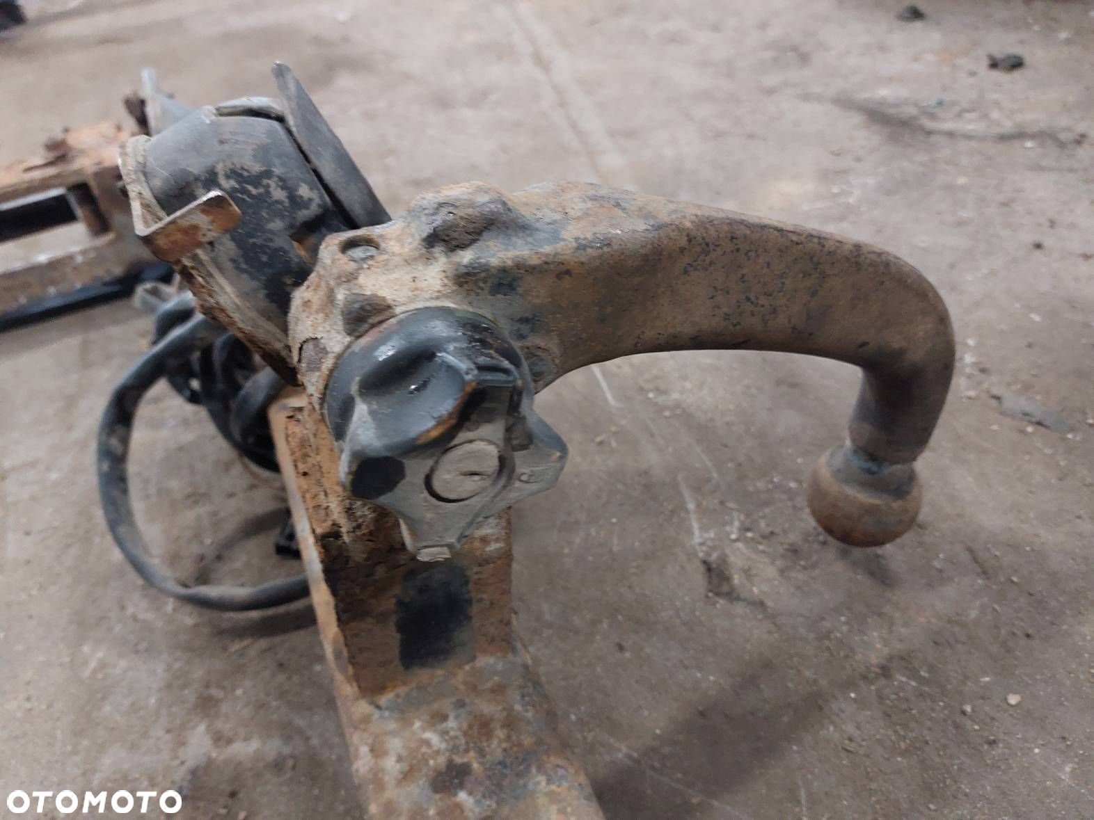 HAK HOLOWNICZY BRAK TABLICZKI OPEL MERIVA A - 3