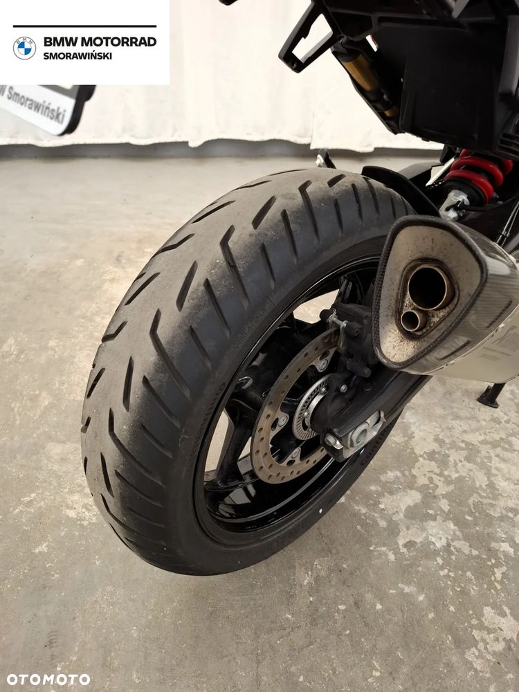 BMW F - 21