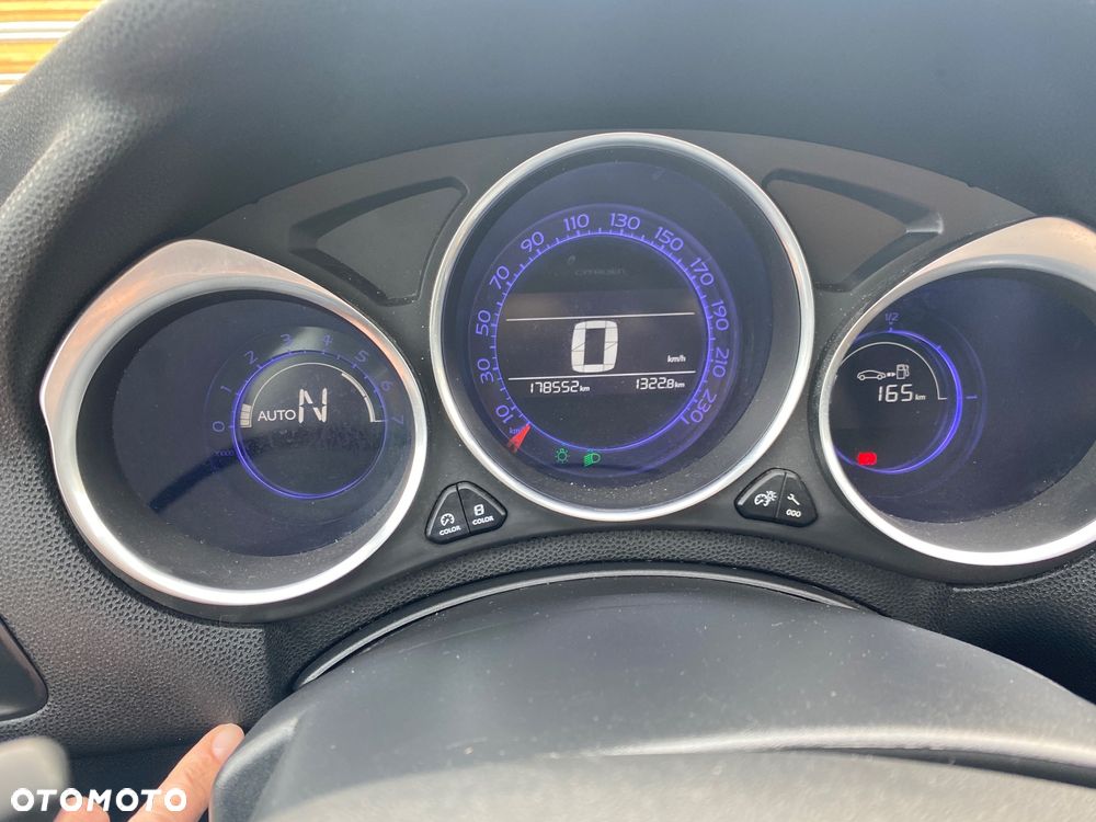 Citroën DS4 1.6 e-HDi SoChic MCP - 32