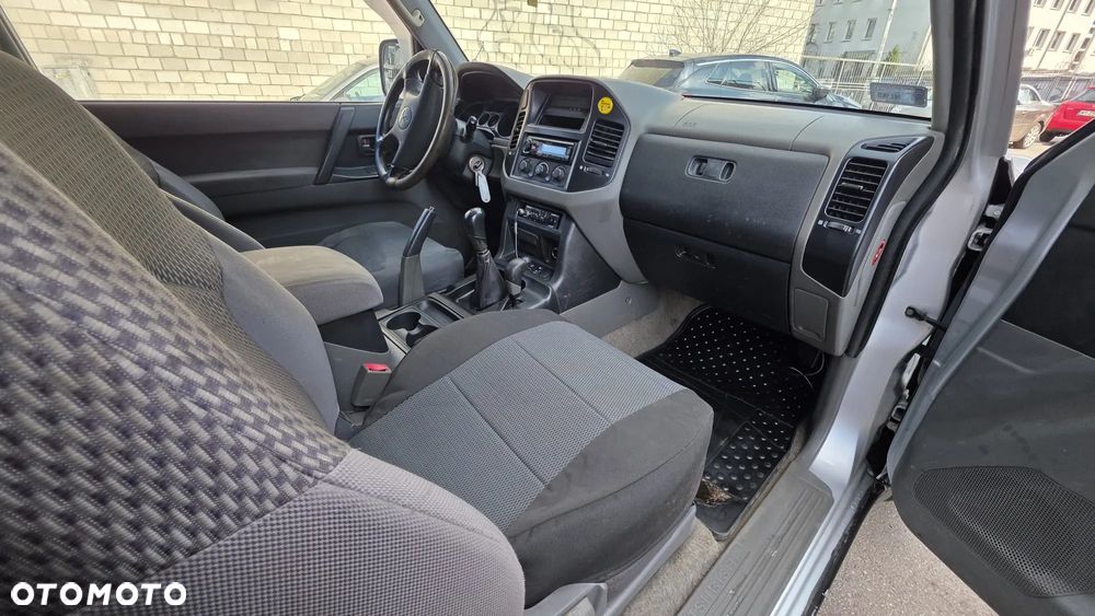 Mitsubishi Pajero - 8
