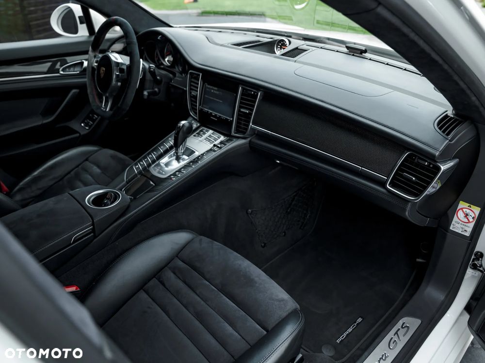 Porsche Panamera GTS PDK - 16
