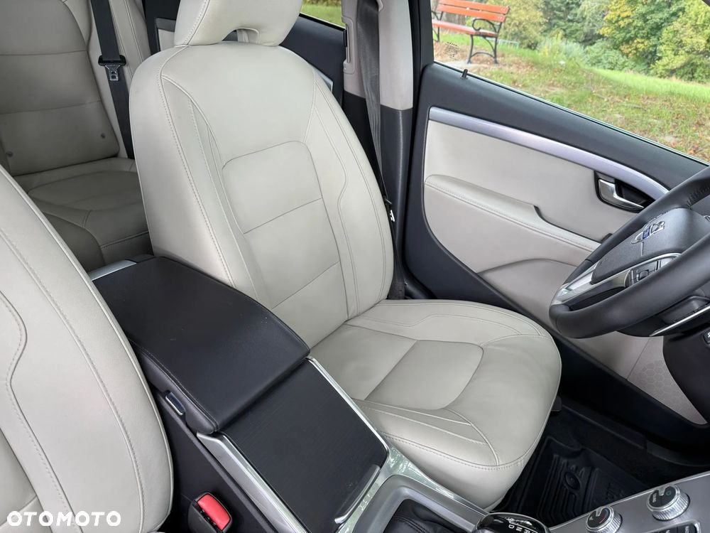 Volvo V70 D2 Momentum - 14