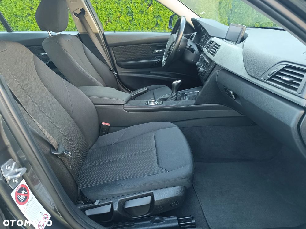 BMW Seria 3 318d - 17