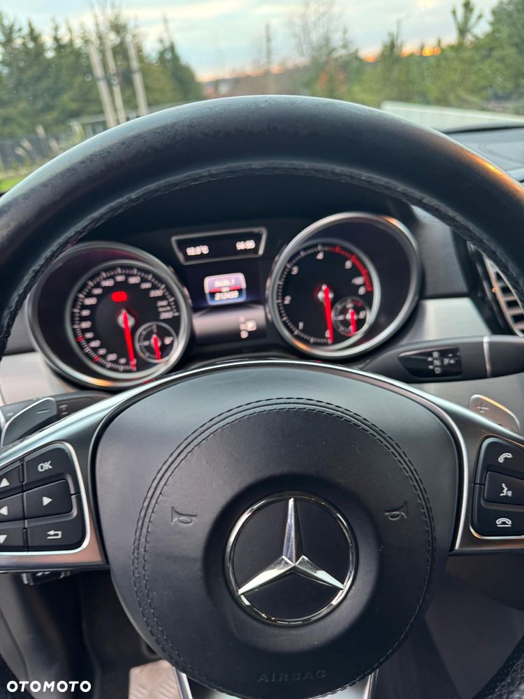 Mercedes-Benz GLS - 11