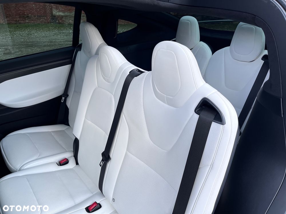 Tesla Model X - 6