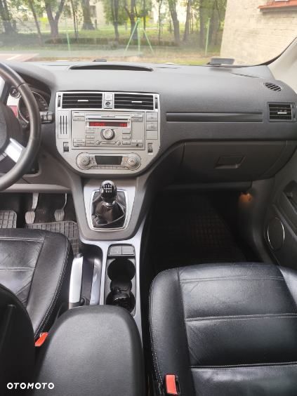 Ford Kuga 2.0 TDCi Titanium FWD - 12