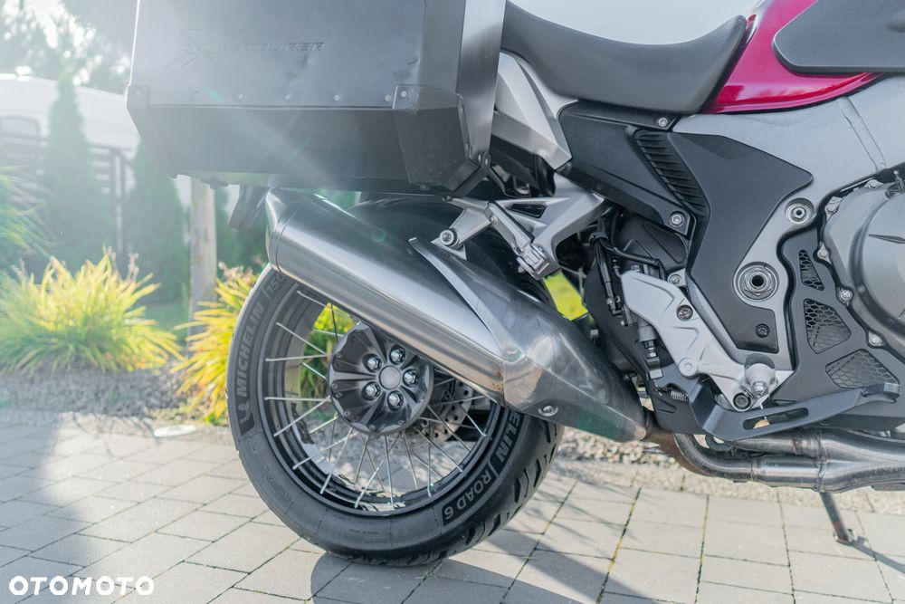 Honda VFR - 16