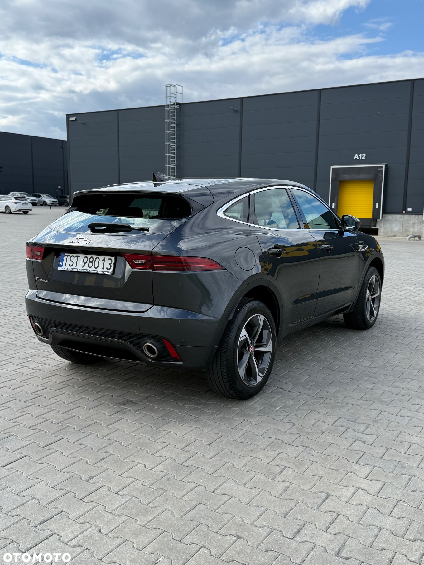 Jaguar E-Pace P200 AWD R-Dynamic SE - 5