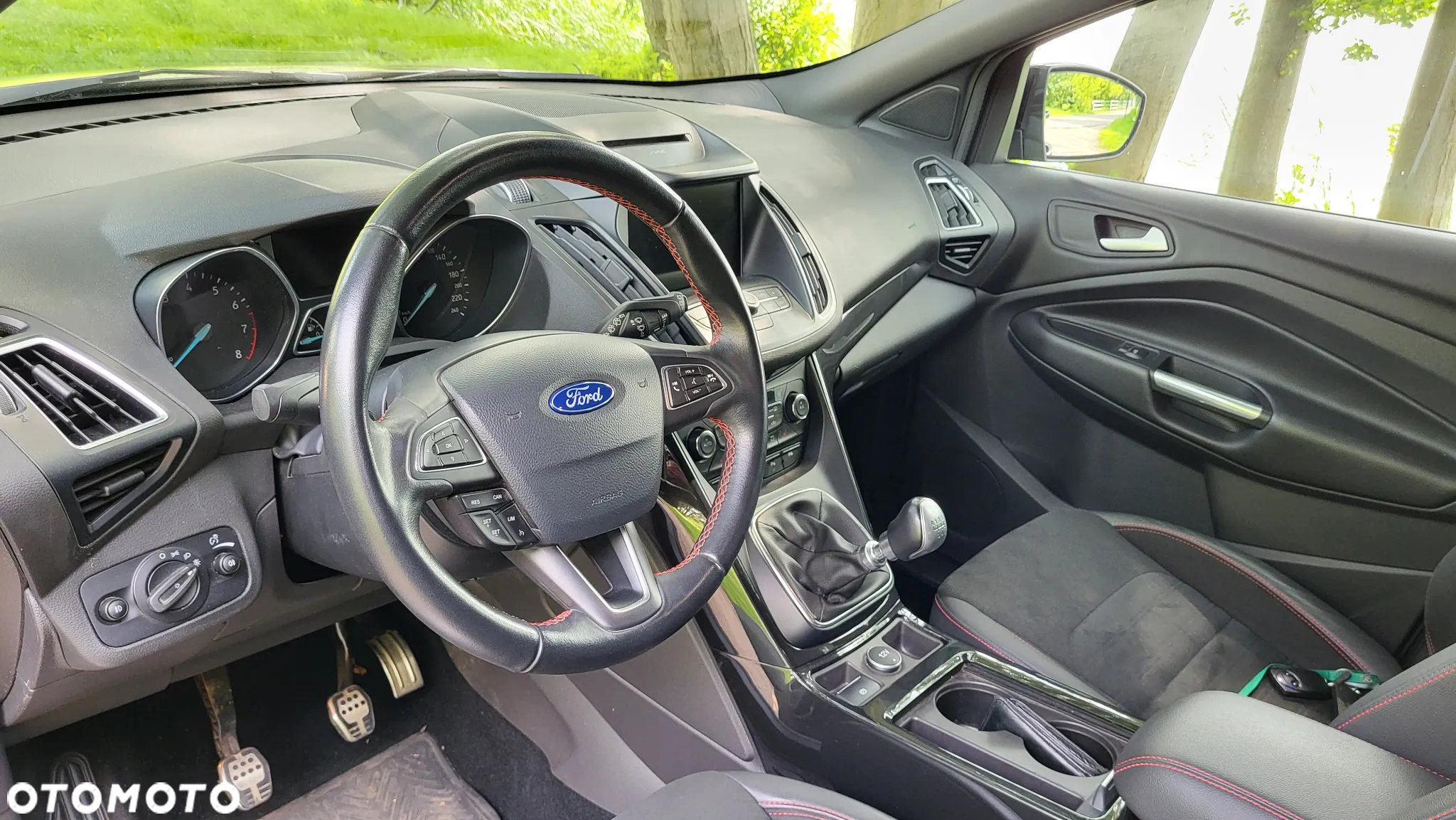 Ford Kuga 1.5 EcoBoost 2x4 ST-Line - 29