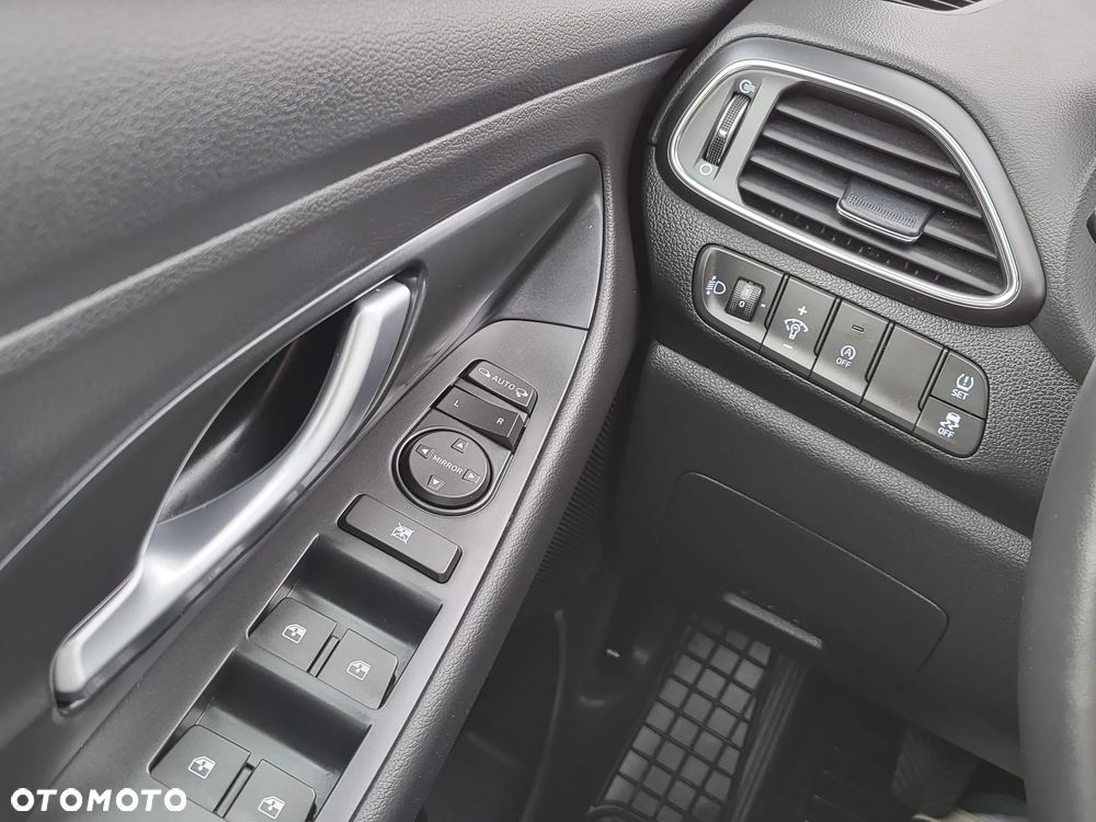 Hyundai i30 1.0 T-GDI Classic + - 22