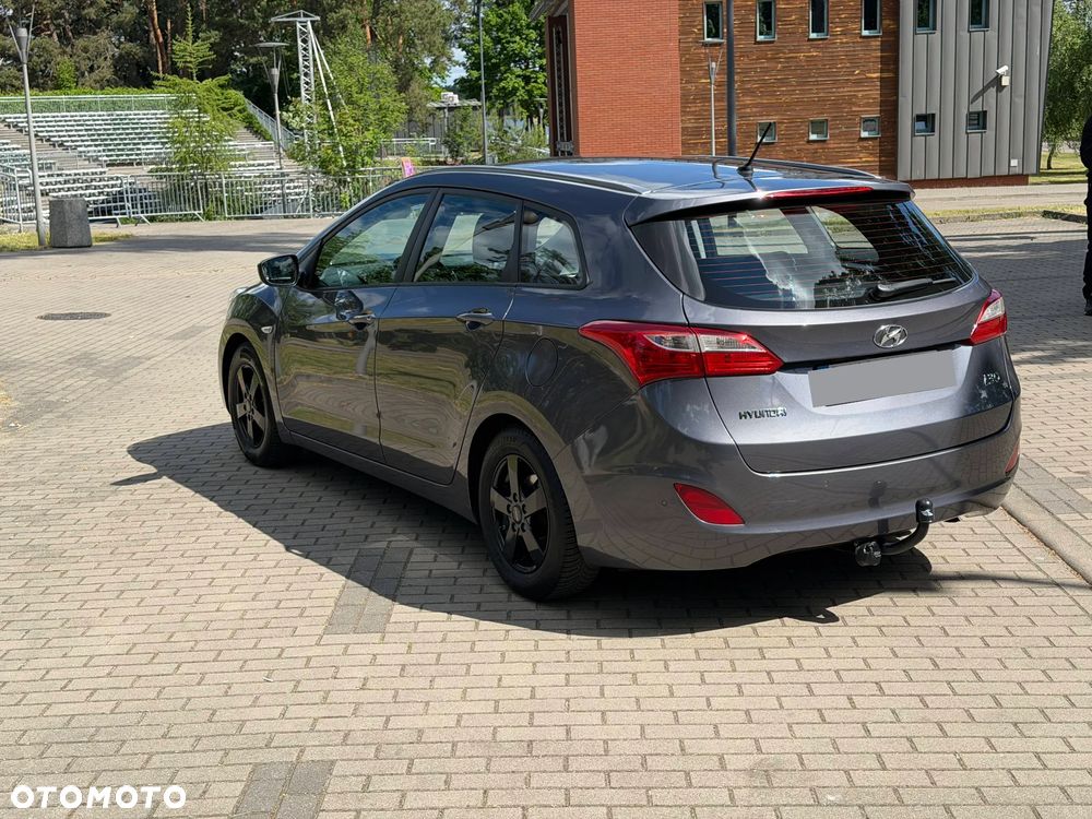 Hyundai i30 blue 1.6 CRDi Trend - 13