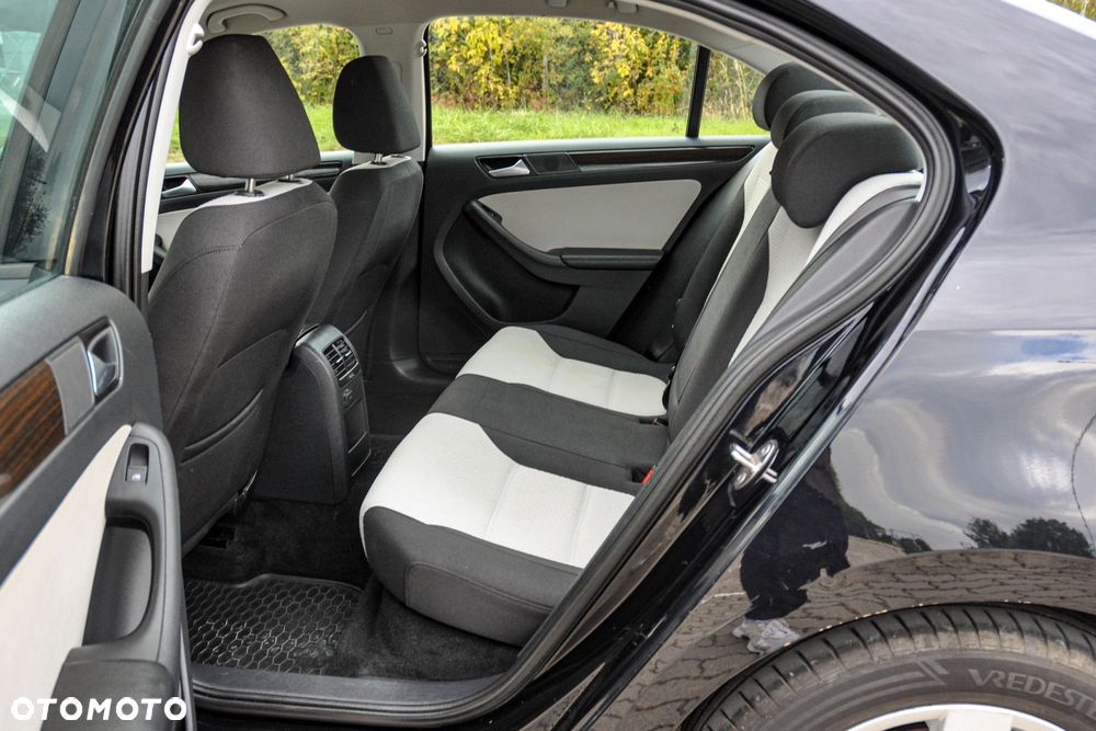 Volkswagen Jetta - 8