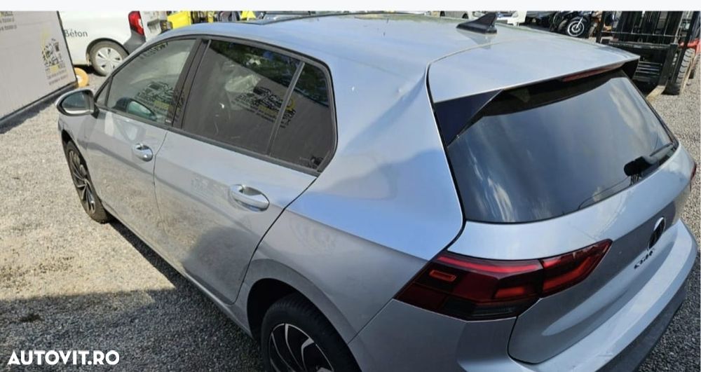 Volkswagen Golf - 8