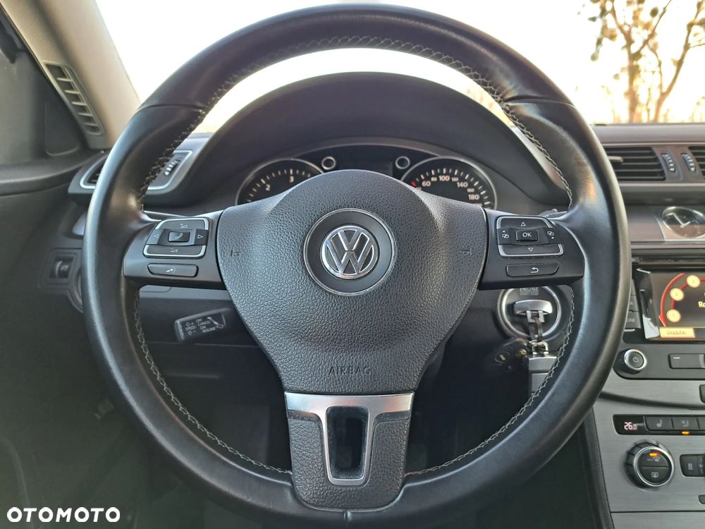 Volkswagen Passat - 31