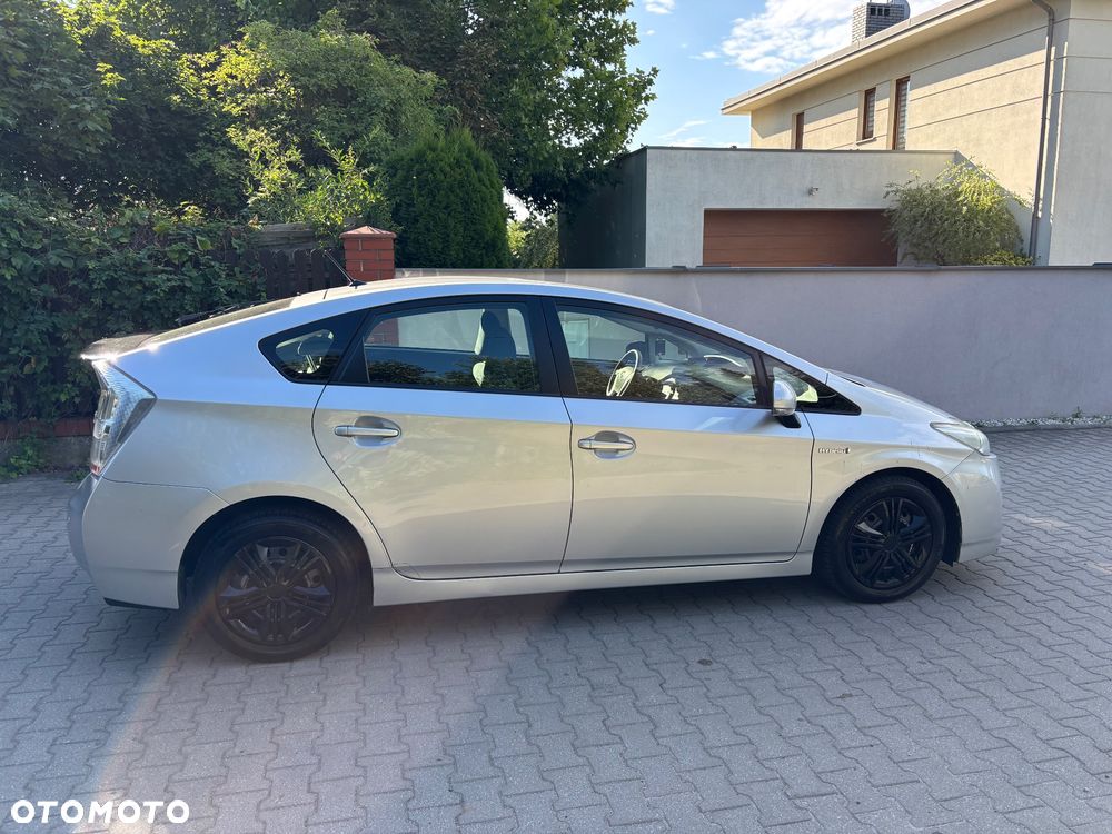 Toyota Prius 1.8 HSD Prestige - 4